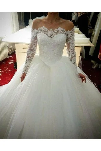 Elegant Style Long Sleeve Scalloped Neck Floor Length Lace Applique Bridal Gown