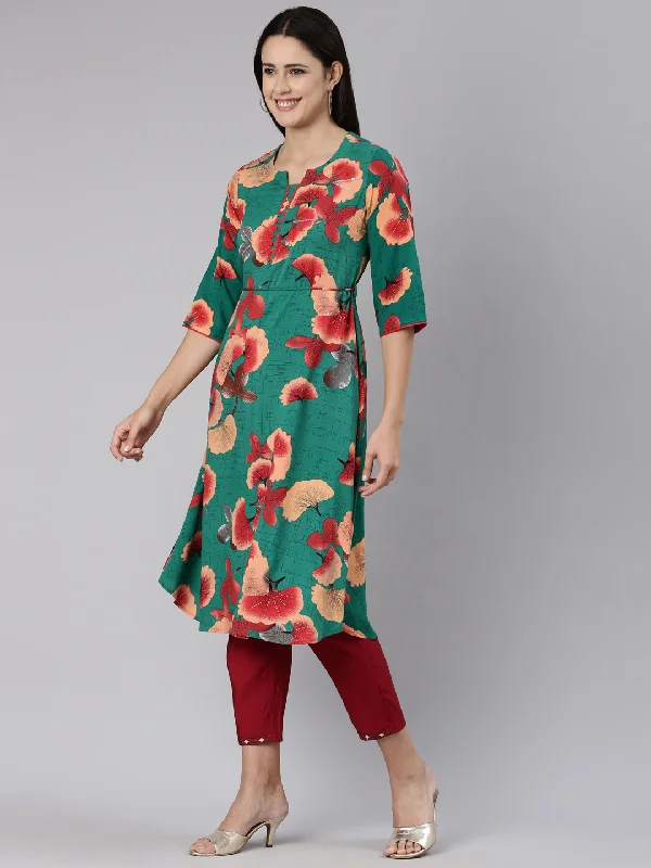 Hot Styles Neeru's Green Regular Straight Floral Kurtas